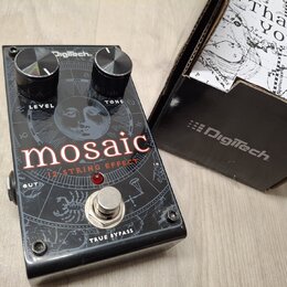 Kytarový efekt pedál značky Digitech s názvem mosaic 12 STRING EFFECT. Černý kovový box s grafickým motivem slunce a zodiakálních znamení, dvěma ovlá…