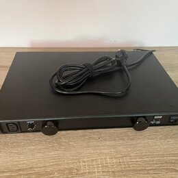 Černý rackový kondicionér napájení s nápisem FURMAN na levé straně a označením PL-8C E vpravo. Na předním panelu se nachází vstup pro napájecí kabel,…