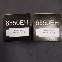 Dvě černé papírové krabičky s bílým nápisem 6550EH. Na každé krabičce je nalepený bílý štítek s textem 6550 / KT88 Ip=80 Gm=7,7. Povrch krabiček je m…