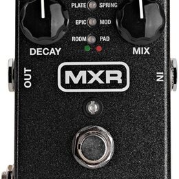 Kytarový efekt pedál značky MXR s nápisem reverb. Černý kovový povrch s texturou, tři ovládací knoflíky označené TONE (s nápisem PUSH TO CYCLE), DECA…
