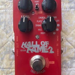 Červený kytarový efekt s nápisem HALL OF FAME 2 REVERB a logem tc electronic. Zařízení má čtyři černé otočné ovratky s popisky LEVEL, PRE-DELAY (SHOR…