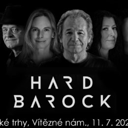 Černobílá fotografie zobrazující pět osob v horní části obrazu. Uprostřed je velký bílý nápis HARD BAROCK. Dole je uveden text farmářské trhy, Vítězn…