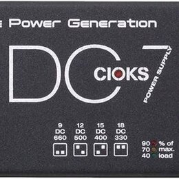 Černý napájecí zdroj s bílými nápisy. Uprostřed je velký text DC7 a logo CIOKS, nad ním nápis Future Power Generation a vpravo svisle POWER SUPPLY. Z…