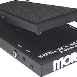 Černý kytarový pedál s nápisem MORLEY a označením PRO SERIES II DISTORTION WAH VOLUME. Nástroj má kovové tělo a horní stupňovitý pedál s texturovaným…