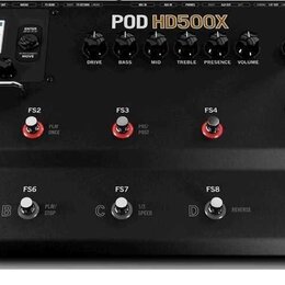 Černý kytarový procesor s nápisem POD HD500X. Zařízení obsahuje displej, několik otočných ovladačů a dvě řady stoupacích spínačů označených FS1 až FS…