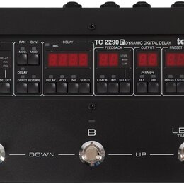 Černý digitální delay TC 2290 DYNAMIC DIGITAL DELAY od značky tc electronic. Zařízení má několik červených LED displejů, řadu tlačítek pro ovládání p…