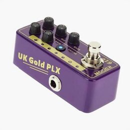 Fialový kytarový efekt s nápisem UK Gold PLX. Na horní straně jsou čtyři černé kontrolní knoflíky s popisky GAIN, MID a BASS, modré LED diody a stoup…