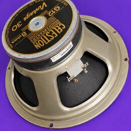 Reproduktor s kovovým rámem a černou membránou. Na zadní straně je žlutá štítková nálepka s nápisy CELESTION, G12 Vintage 30, 8 ohms a FOLDSPEAKERS.…