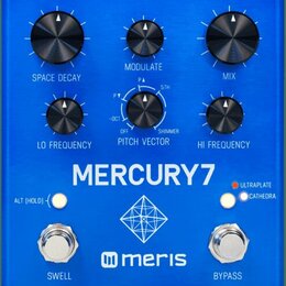 Modrý efekt pedál s nápisem MERCURY7 a logem meris. Obsahuje pět černých otočných potenciometrů s popisky SPACE DECAY, MODULATE, MIX, LO FREQUENCY a…