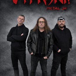 Fotografie zobrazuje tři muže v černém oblečení na šedém, mračeném pozadí. V horní části je červený nápis VYPADNI! a pod ním text METAL JH. V dolní č…