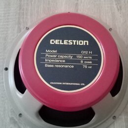 Reproduktor s růžovým magnetem a šedým kovovým rámem. Na štítku je uveden nápis CELESTION a detaily: Model G12 H, Power capacity 150 WATTS, Impedance…