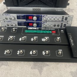 Sada zařízení značky Digitech, zahrnující dvě rackové jednotky GSP1101 Guitar Preamp / Processor a černý nožní kontrolér CONTROL 2 REMOTE FOOT CONTRO…