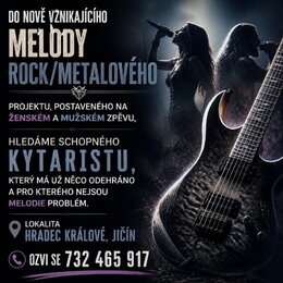 Reklamní grafika s textem hledání kytaristy do rock/metalového projektu Melody. Na obrázku je zobrazená tmavá elektrická kytara s vlnitým povrchem dř…
