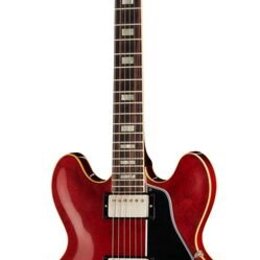 Polodupatá elektrická kytara v červené barvě s černým hmatníkem a černým plechtrádem. Na hlavě je viditelné logo Gibson. Nástroj má dva humbuckery, d…