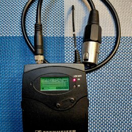 Černý bezdrátový přijímač s nápisem SENNHEISER a označením EW 100 G2. Zařízení má malý LCD displej s indikátory MHz, RF, AF a Pilot, oraz tlačítko MU…