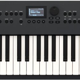 Černý digitální klavír s bílými a černými klávesami. Na levé straně je nápis Roland a na pravé straně označení GO:KEYS 5. Horní panel obsahuje disple…