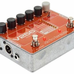 Oranžový vocoder s kovovým šedým šasi. Na horní straně je nápis V256 vocoder a logo electro-harmonix. Zařízení má několik černých a jeden bílý ovláda…