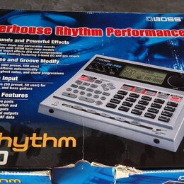 Kartonová krabice s obrázkem elektronického bicího automatu. Na obalu je nápis Powerhouse Rhythm Performance!, značka BOSS a model Dr. Rhythm DR-880…
