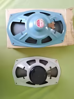 Reproduktory Tesla