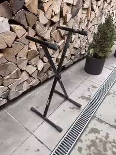 Prod&aacute;m kl&aacute;vesov&yacute; stojan