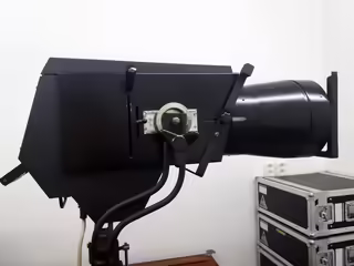 Divadeln&iacute; sledov&aacute;k, &scaron;tych, světeln&eacute; dělo 2000W, Follow spot