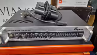 Bugera BVP5500 - baskytarov&yacute; lampov&yacute; zesilovač
