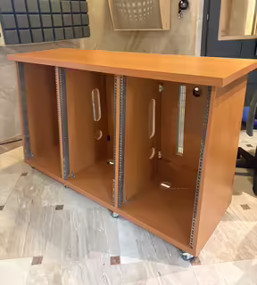 Prod&aacute;m profesion&aacute;ln&iacute; rack