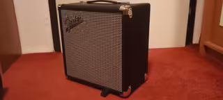 prod&aacute;m baskytarov&eacute; kombo Fender Rumble 15W