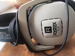 Koup&iacute;m sluch&aacute;tka FOSTEX T-7