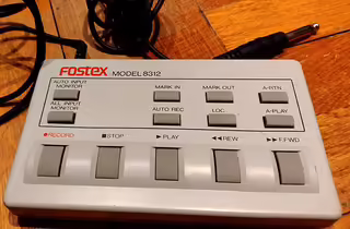 Fostex 8312 - d&aacute;lkov&yacute; ovladač