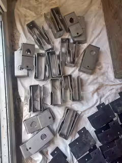 Drž&aacute;ky a spojky na rampu AMATI
