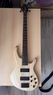 Pred&aacute;m basu Cort Action DLX AS OPN