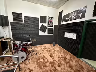 Rock-Metal zku&scaron;ebna ke sd&iacute;len&iacute; Kralupy