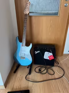 Yamaha Pacifica 112J MKII + Fender Mustang LT25