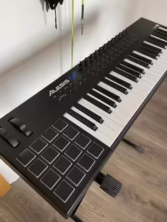 Prod&aacute;m ALESIS MIDI kl&aacute;vesy