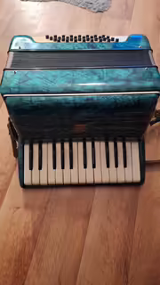 Akordeon  Lignatone s 32 basy