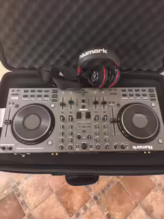 Numark NS4FX