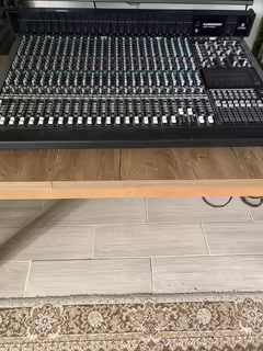 Pred&aacute;m mix Behringer Eurodesk MX8000A