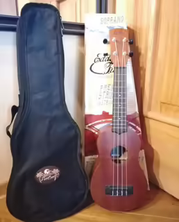 Sopr&aacute;nov&eacute; ukulele Laka VUS10 + polstrovan&yacute; obal