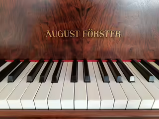 Klav&iacute;rn&iacute; kř&iacute;dlo August F&ouml;rster velikost 5 Chippendale
