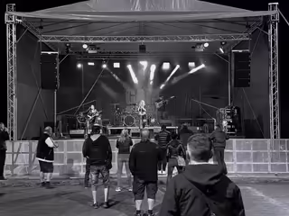 HLED&Aacute;M ZVUKAŘE, OSVĚTLOVAČE/ TECHNIKA NA AKCE 