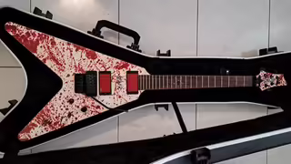 Schecter Gary Holt V-1 Fr blood splatter