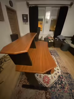 Studio stůl od Thomanna