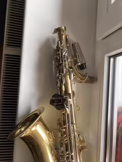 alt sax&iacute;k CORTON Amati