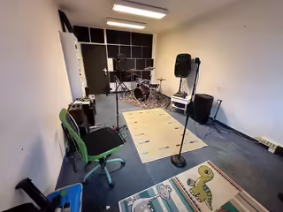 Zku&scaron;ebna ke sd&iacute;len&iacute; pro jednotlivce nebo duo