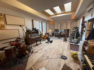 HLED&Aacute;M prostor pro nesd&iacute;lenou zku&scaron;ebnu/studio v Praze.