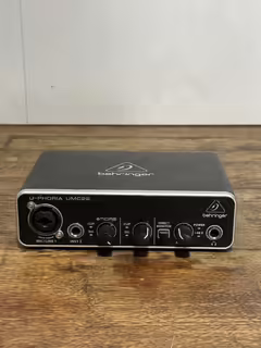 Behringer U-Phoria UMC22 &ndash; Kompaktn&iacute; USB zvukovka