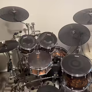 Evans Db One rock pack + cymbals 