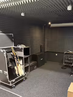 Nab&iacute;dka pron&aacute;jmu zku&scaron;ebny - Slan&yacute;