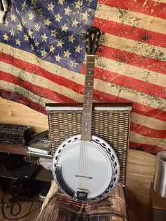 &Scaron;estistrunn&eacute; banjo H&ouml;fner 70. l&eacute;ta